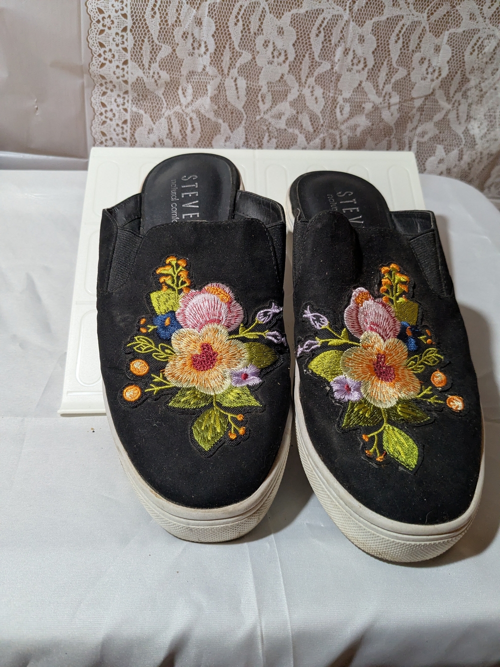 Seven7 Black Embroidered Floral Slip-On Mules